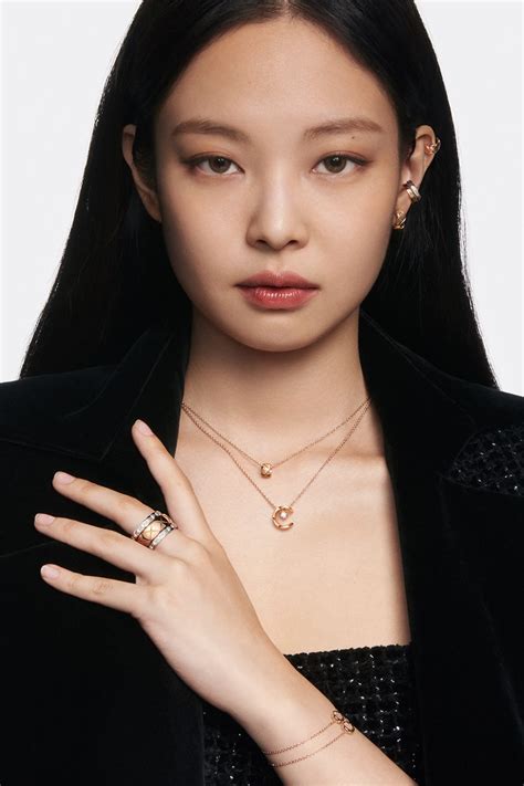 jennie wearing chanel